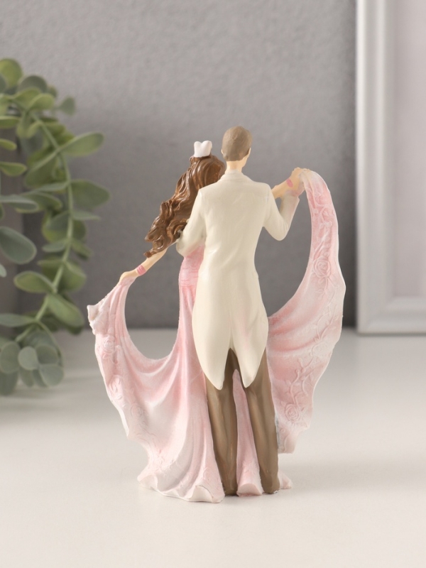 Сувенир полистоун "Танцующая пара" бело-розовый 9,5х5х13 см