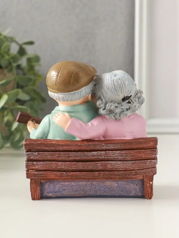 Сувенир полистоун "Дедуля играет на гитаре для бабули" 12х9х12 см