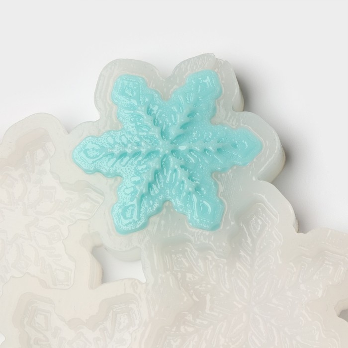 Силиконовый молд для леденцов и шоколада &laquo;Снежинки&raquo;, 17&times;10&times;0.8 см, d=5 см, d=4.5 см, цвет прозрачный