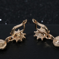 Серьги висячие со стразами &laquo;Вечерние&raquo; мадам, цвет бело-синий в золоте, 7 см