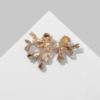 Брошь &laquo;Птички&raquo; на цветочной ветви, цветная в золоте