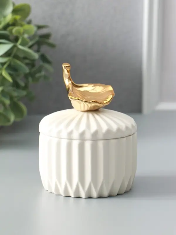 Шкатулка керамика "Золотой лист Гинкго" белая 8х8х10 см