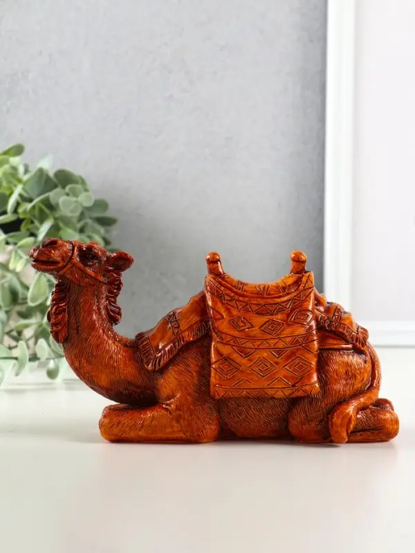Сувенир полистоун "Верблюд с седлом с сумкой" под дерево 19х7,2х9,8 см см