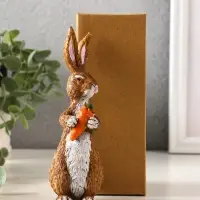 Сувенир полистоун "Кролик с морковью" 4,7х5х15 см