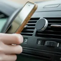 Магнитный держатель для смартфонов Cinch