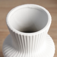 Керамическая ваза декоративная настольная &laquo;Курт&raquo;, для цветов, сухоцветов, d-8 см, 24&times;11 см, белый