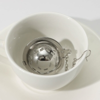 Ситечко для чая Доляна &laquo;Ёлочка&raquo;, d=4,5 см, на цепочке, цвет серебристый