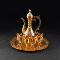 Набор сервировочный &laquo;Роскошь. Золото&raquo;, 8 предметов: кувшин 250 мл, 6 рюмок, 20 мл, поднос, цвет золотой