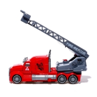 Робот &laquo;Пожарный&raquo;, трансформируется, стреляет водой, световые и звуковые эффекты