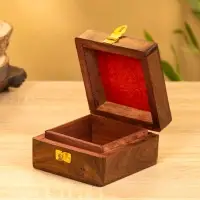 Шкатулка квадратная  с замочком латунь 10х10х6 см, дерево шишам