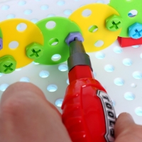 Конструктор в чемодане &laquo;Объёмная мозаика&raquo;, с электрическим шуруповертом, 40 моделей, 200 деталей