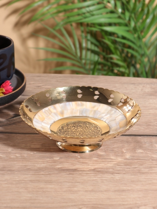 Чаша "Золотой павлин" латунь с перламутром 16,5х16,5х5 см