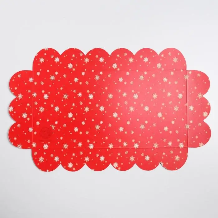 Коробка для кондитерских изделий с пластиковой крышкой &laquo;Подарок от Деда Мороза&raquo;, 10.5 х 21 х 3 см