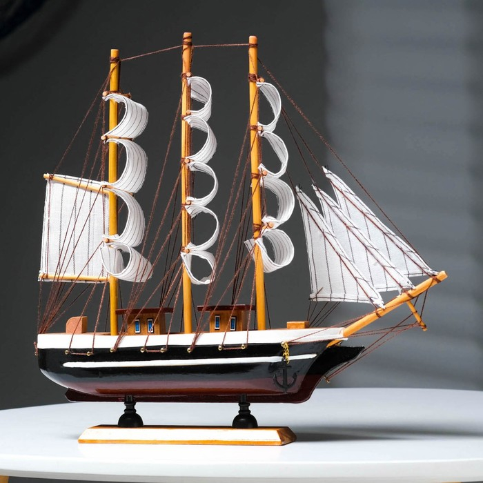 Корабль сувенирный средний &laquo;Пилад&raquo;, борта тёмные, 33х31х5 см