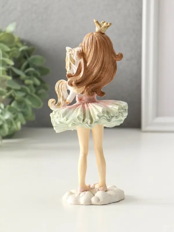 Сувенир полистоун "Девочка-принцесса с маленьким единорогом" 7х7,5х17,5 см
