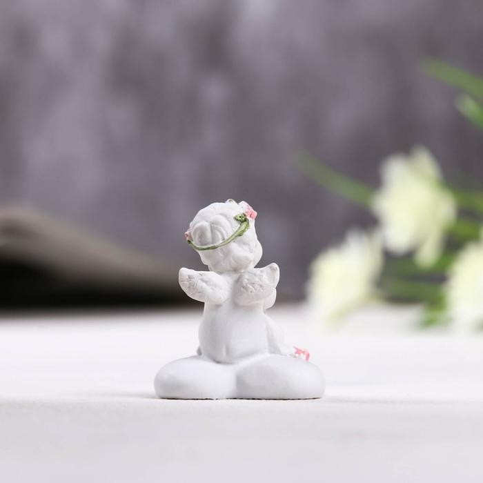 Фигурка полистоун &laquo;Ангелок сидит на сердце в венке из роз&raquo;, 3.5&times;3&times;4 см, МИКС
