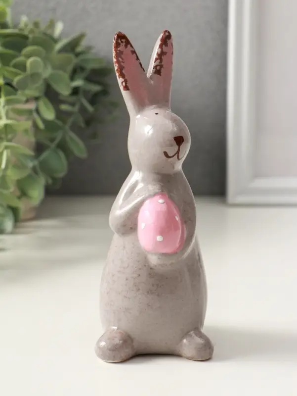 Сувенир керамика "Зайка с пасхальным яичком" серый 5,5х6,2х15 см
