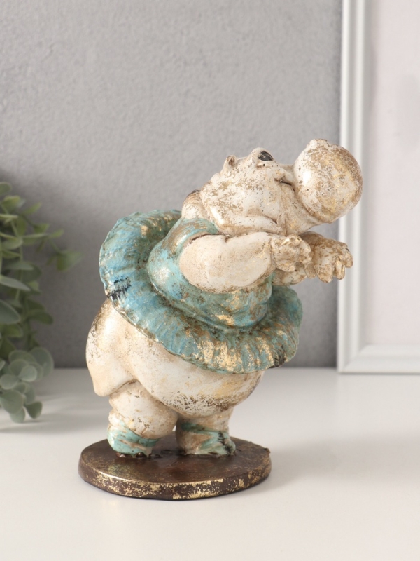 Сувенир полистоун "Бегемотик в пачке" 11х14,5х18 см