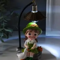 Сувенир полистоун свет "Малышка в шляпке, с гусём" зелёный 3хAG3 5,5х7х17 см