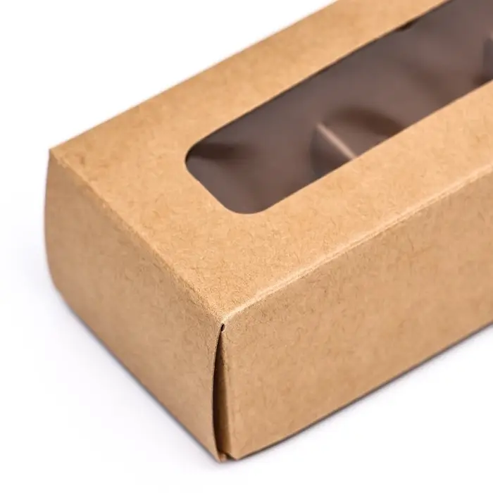 Коробка для 3 конфеты, с окном 13&times;5&times;3.3 см