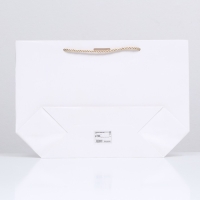 Пакет подарочный с лентой 26 х 25 х 11 см "Белый"