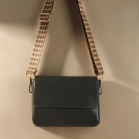 Ручка для сумки &laquo;Гусиная лапка&raquo;, стропа, с карабинами, 139 &plusmn; 3 &times; 3,8 см, цвет бежевый/коричневый