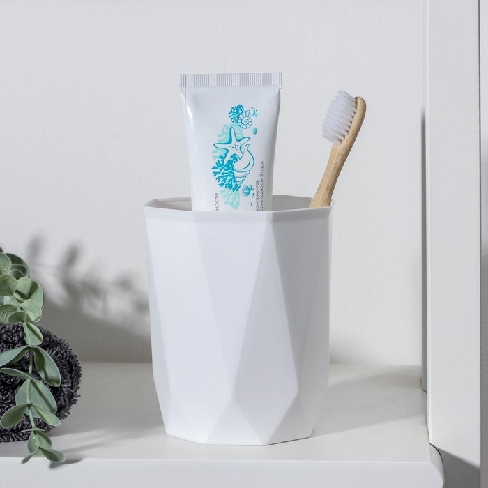 Стакан для зубных щёток &laquo;Призма&raquo;, 9,5&times;9,5&times;11 см, цвет белый