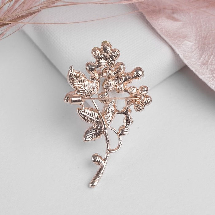 Брошь &laquo;Цветочная веточка&raquo;, цвет белый в золоте