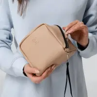 Дорожная косметичка Cubo, бежевая с логотипом