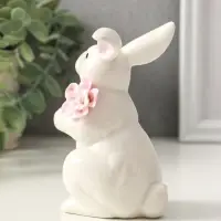 Сувенир керамика "Зайка с цветком" белый 4,5х8х11,8 см