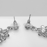 Серьги висячие со стразами &laquo;Грация&raquo; резная, цвет синий в серебре, 9 см