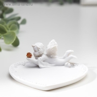 Сувенир полистоун подставка для колец "Белоснежный ангел с красным шаром" МИКС 3х8,6х8,2 см   483871