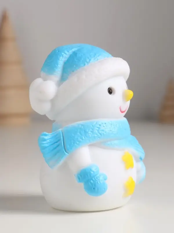 Фигурка светящаяся RISALUX &laquo;Снеговик в голубом&raquo; LED, 3хAG10 7,5х5,5х10 см