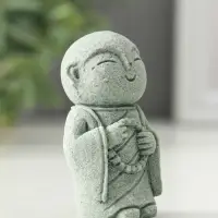 Сувенир песчаник "Маленький монах с чётками" 3х4,2х6,7 см