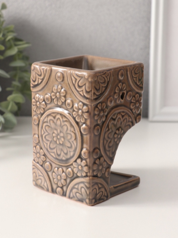 Аромалампа керамика "Цветочные узоры" тёмно-бежевая 7,7х7,7х12 см