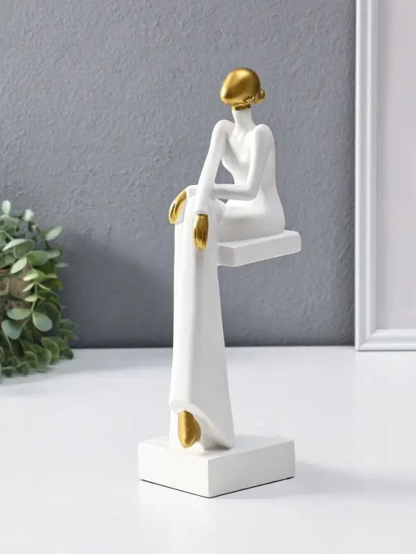 Сувенир полистоун "Стильная девушка на стуле" белый с золотом 7,5х10,5х29,5 см
