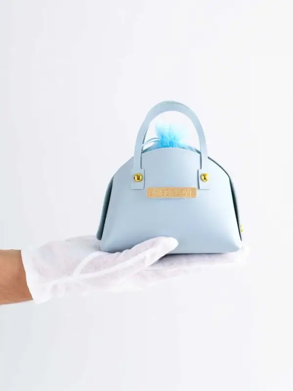 Кожанная подарочная сумочка 14 х 6,5 х 12,8 см небесно-голубая