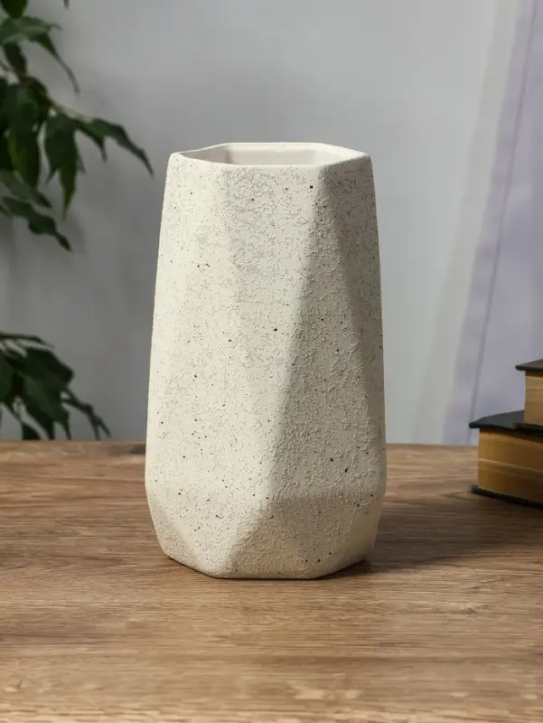 Ваза керамика настольная "Бэрри" грани, h=18,5х11. d=7,5 см, белый