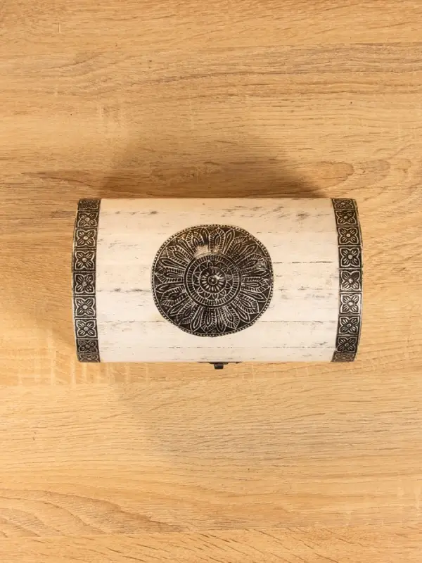 Сундучок "Солнце ацтеков" 19х12х11 см, манговое дерево, белый антик