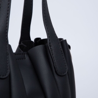 Сумка-тоут на магните, длинный ремень, цвет чёрный