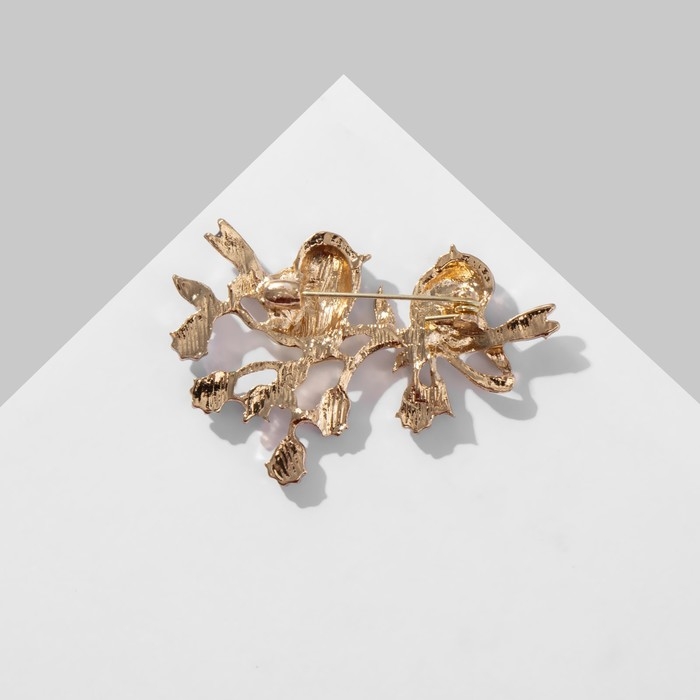 Брошь &laquo;Птички&raquo; на цветочной ветви, цветная в золоте