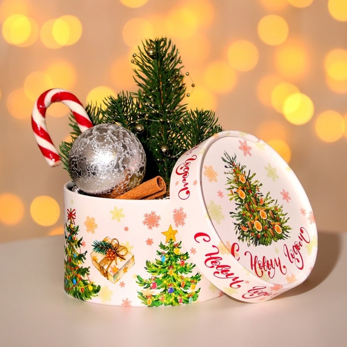 Новый год. Коробка подарочная новогодняя для макарун тубус без окна "Ёлки", 13 х 8,5 см.