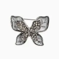 Брошь &laquo;Бабочка&raquo;, перламутровая, белая в серебре