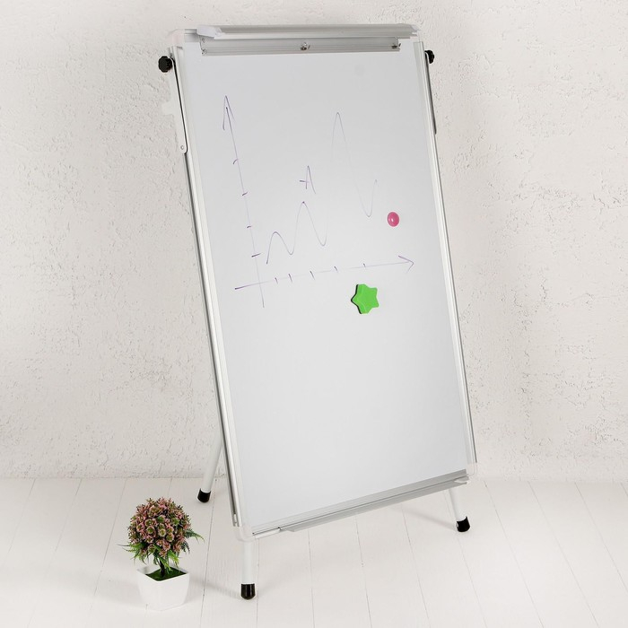 Флипчарт-магнитно-маркерная доска, регулируется по высоте, размер доски &mdash; 70 &times; 100 см