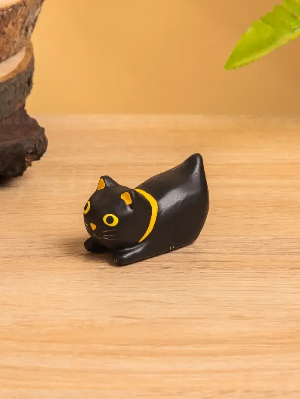 Сувенир дерево "Чёрный кот охотник" 6х3х4 см