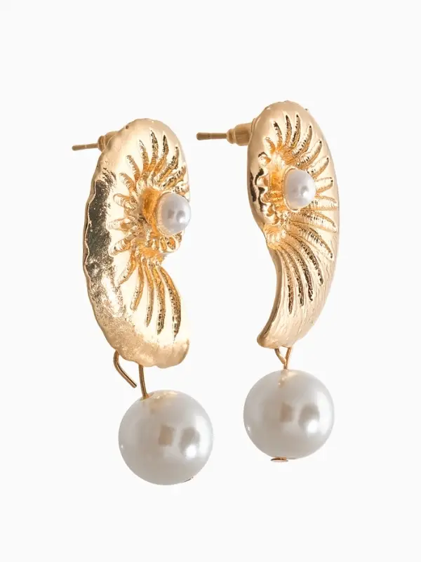 Серьги жемчуг "Ракушка", цвет белый в золоте