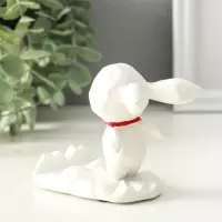 Сувенир полистоун подставка для телефона "Зайка с шейным красным платком" 6,5х9х8,5 см