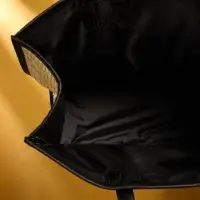 Сумка плетёная на застёжке из пандана 41х16х50 см, бежево-чёрный