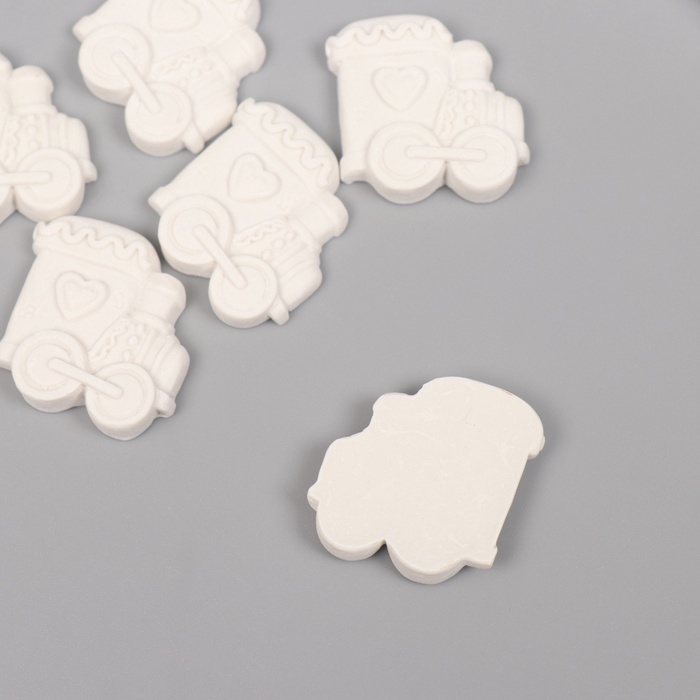 Декор для творчества полистоун "Паровозик" белый набор 6 шт 3х2,8 см