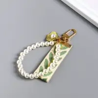 Брелок на карабине "Жемчужная нить, с ремешком и ракушкой" 12х9х1 см